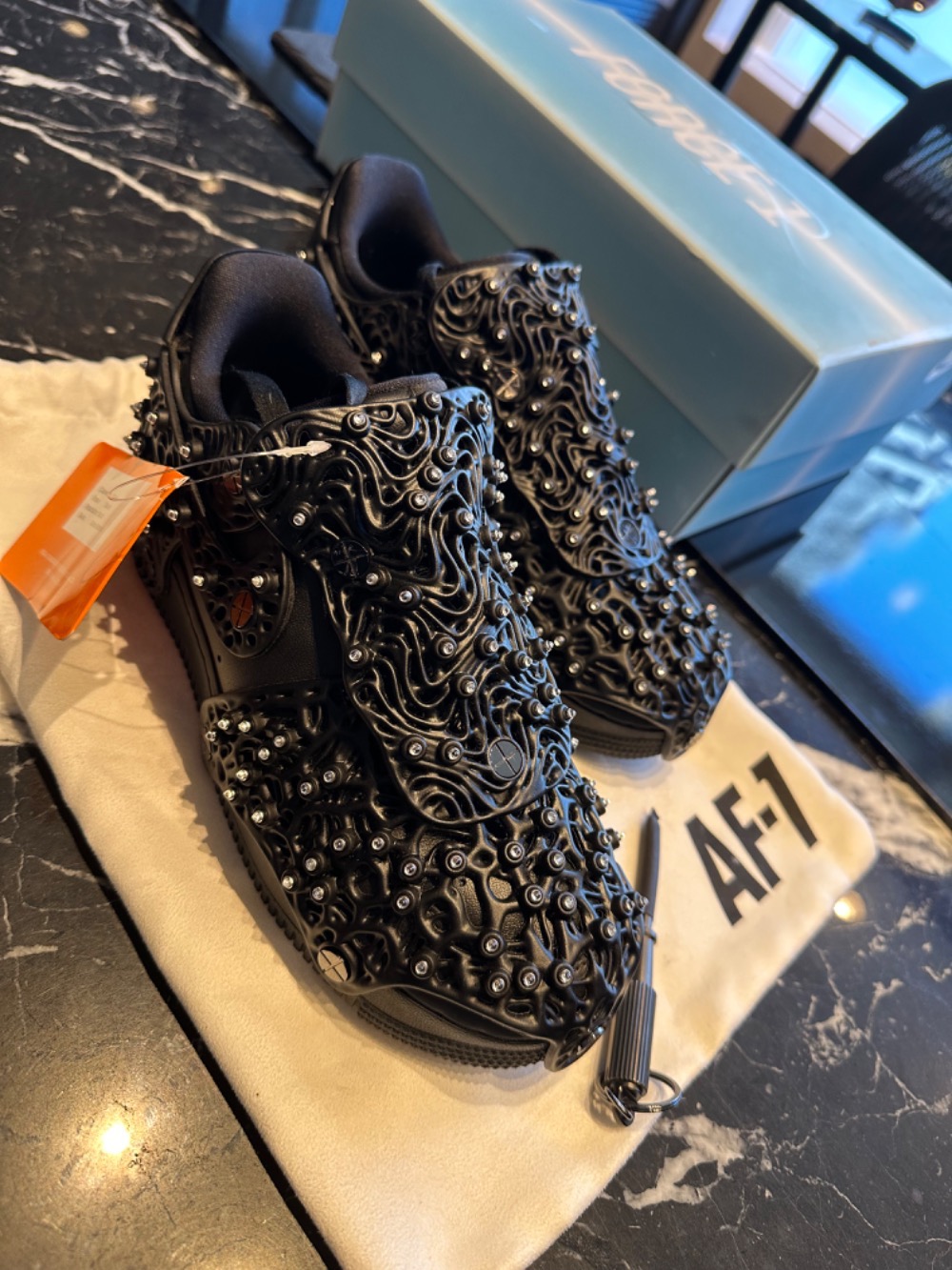 Swarovski x Nike Air Force 1 LXX Black — 35, Usado