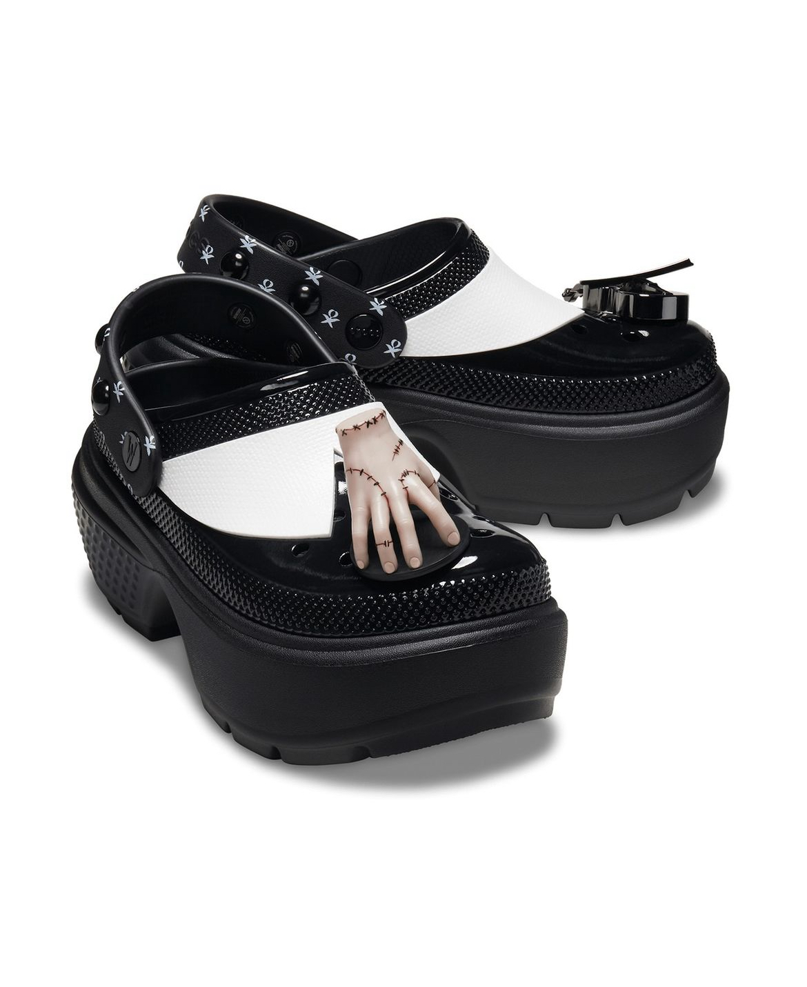 Crocs lança Stomp Clog inspirado em Wednesday Addams