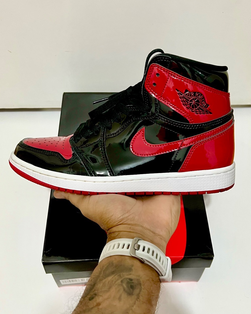 Air Jordan 1 High Patent Bred — 40, Usado