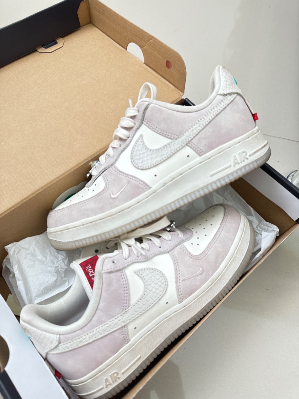 Nike Air Force 1 Low Year of the Dragon — 36, Usado