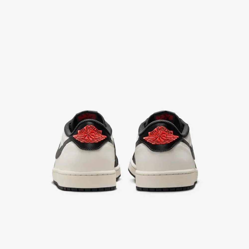 Paris Saint-Germain x Air Jordan 1 Low Sail and Off Noir foto 4
