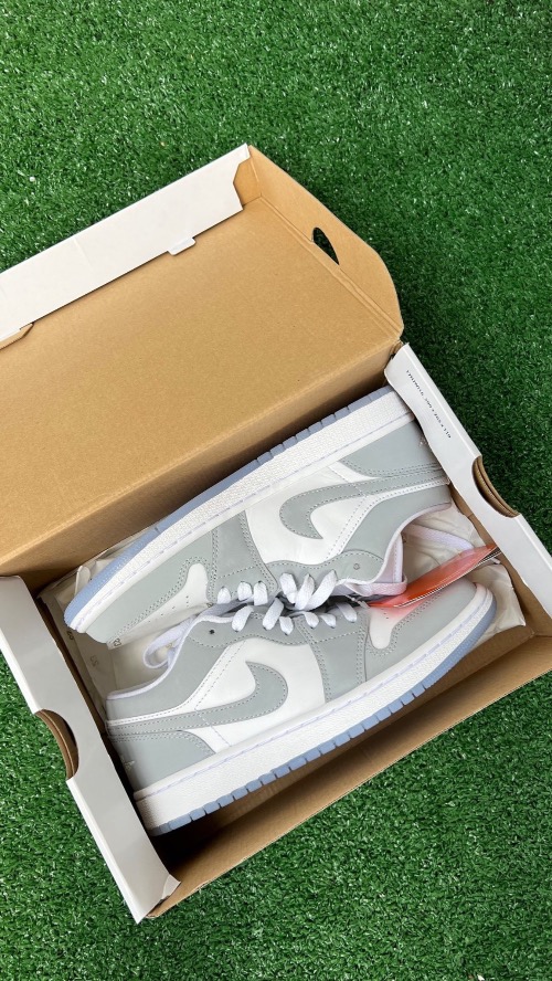 Air Jordan 1 Low Wolf Grey — 37.5, Novo