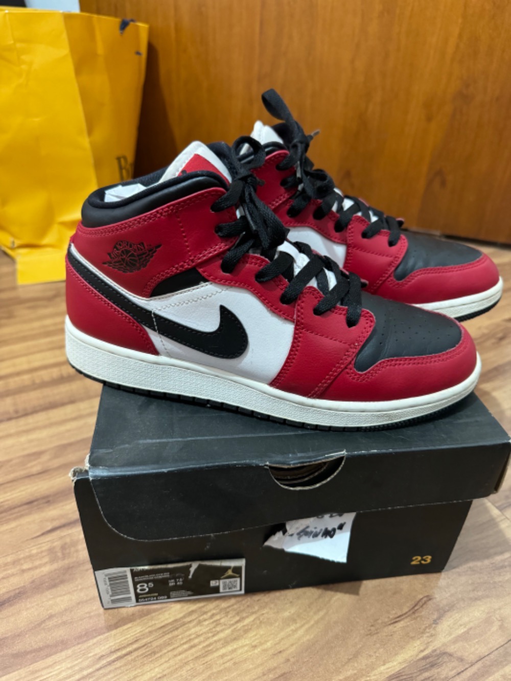 Air Jordan 1 Mid GS Chicago Black Toe — 36, Usado