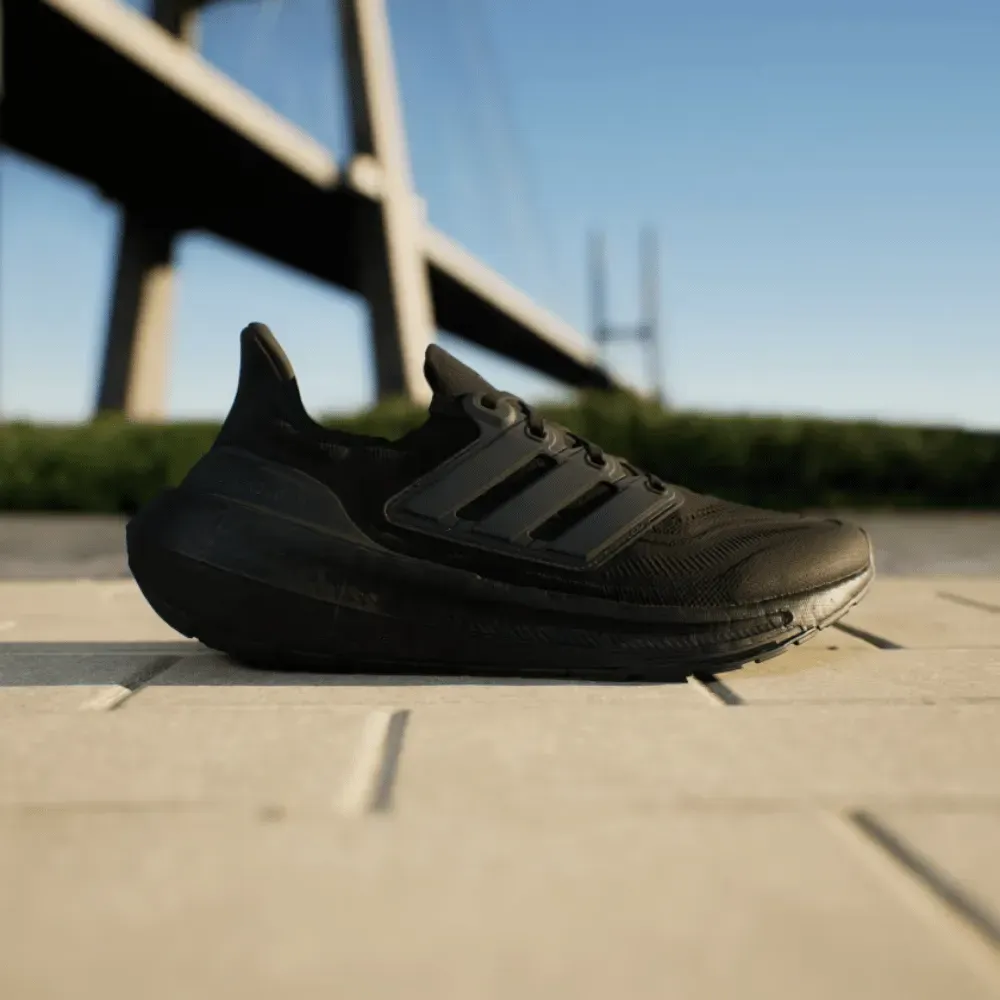 adidas Ultraboost Light 23 Triple Black foto 1