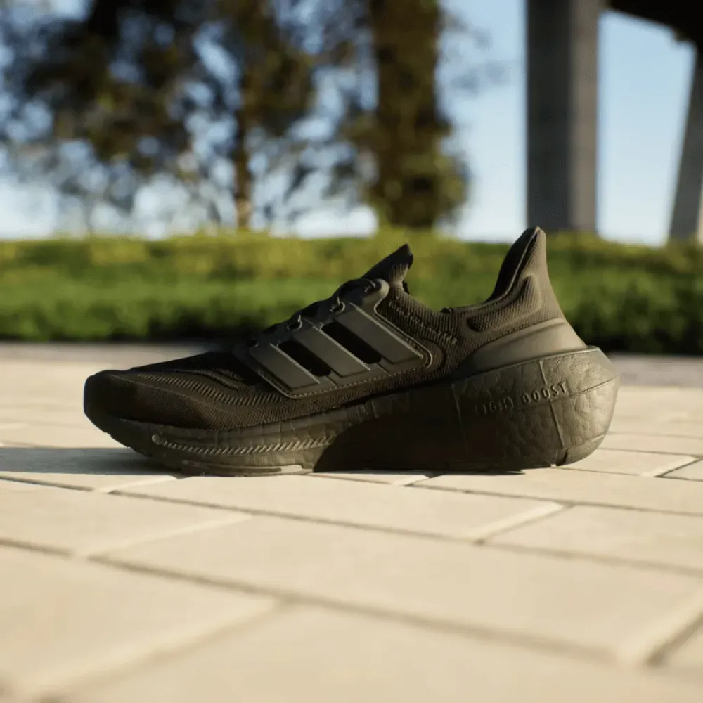 adidas Ultraboost Light 23 Triple Black foto 2