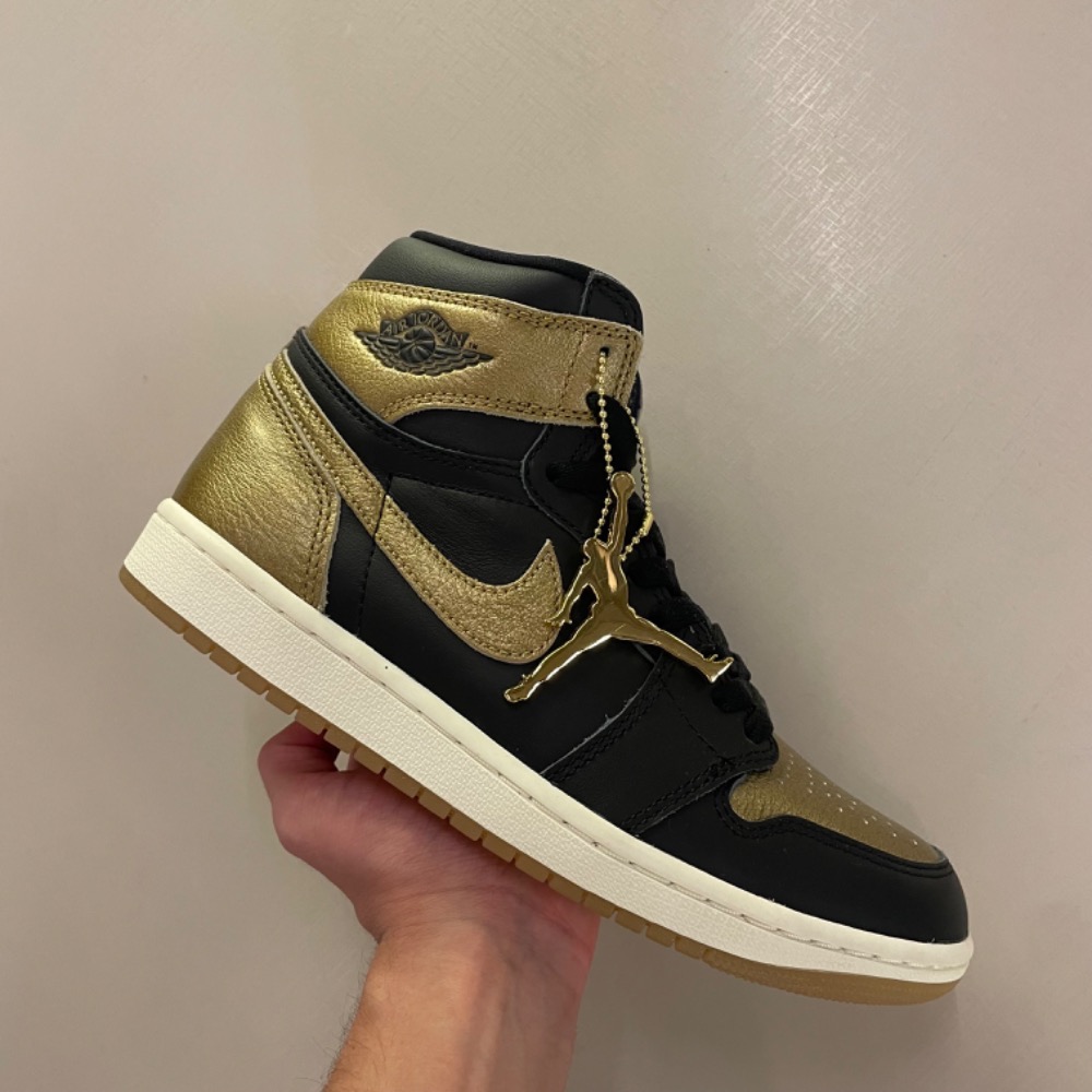 Air Jordan 1 High OG Metallic Gold — 39 / 41 / 42 / 43, Novo