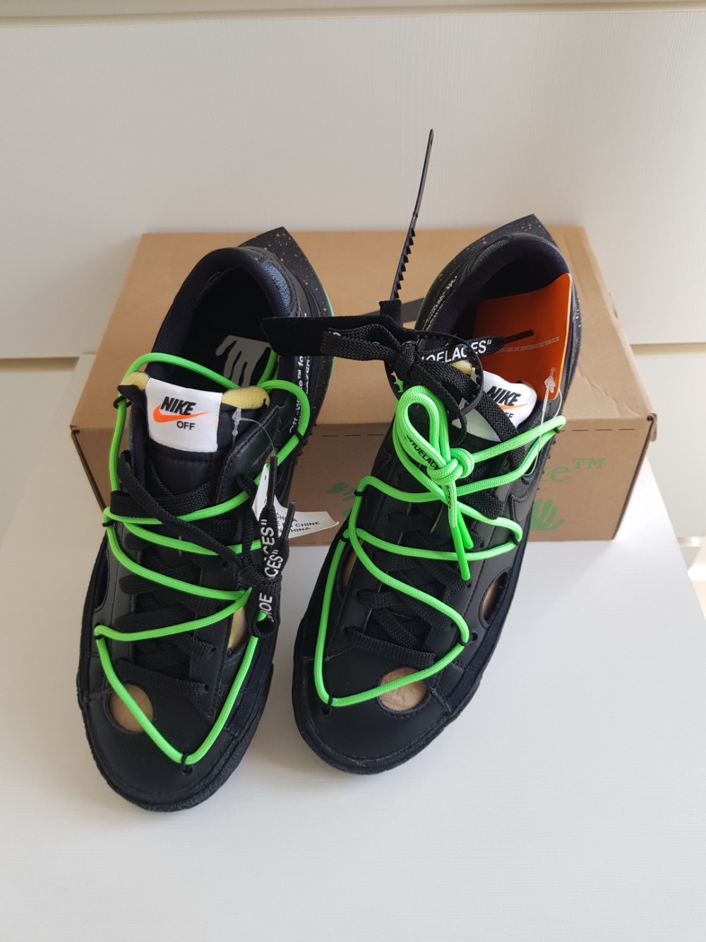 Off-White x Nike Blazer Low Black and Electro Green — 40, Novo