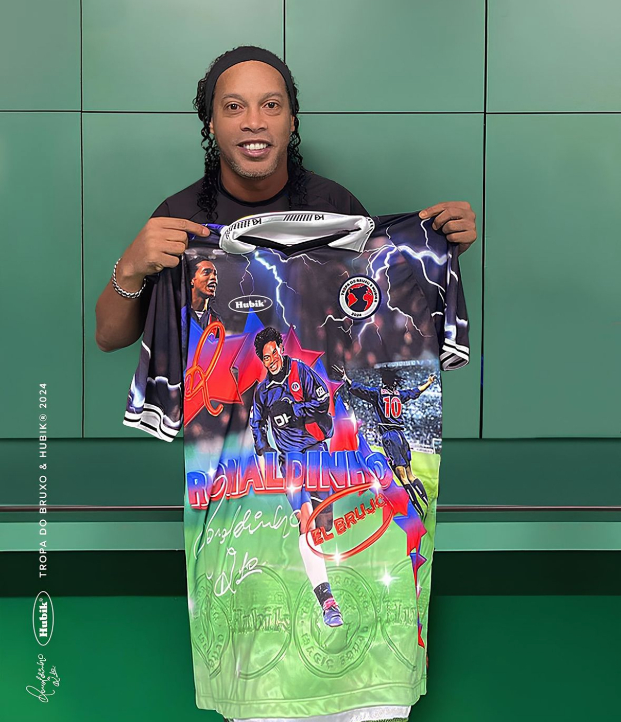 Hubik e Tropa do Bruxo Lançam Camisas em Homenagem a Ronaldinho