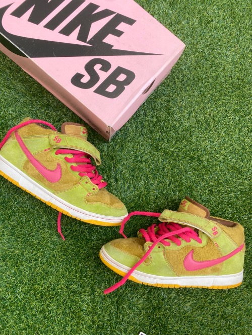 Nike SB Dunk Mid Mama Bear