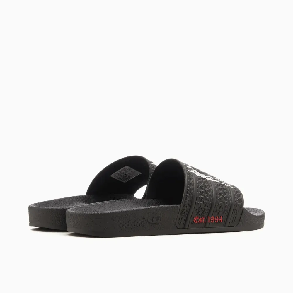 Korn x adidas Adilette Black foto 4