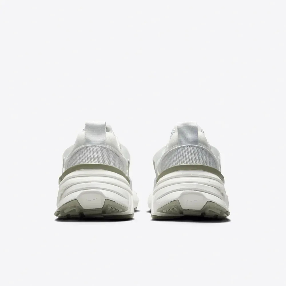 Nike V2K Run Photon Dust Light Silver foto 4