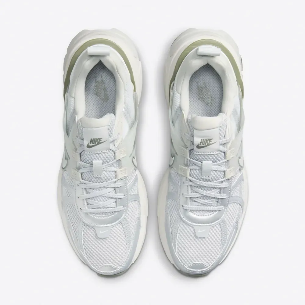 Nike V2K Run Photon Dust Light Silver foto 2