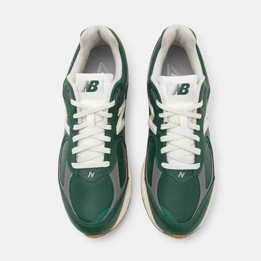 Imagem New Balance 2002R Nightwatch Green Vintage Leather