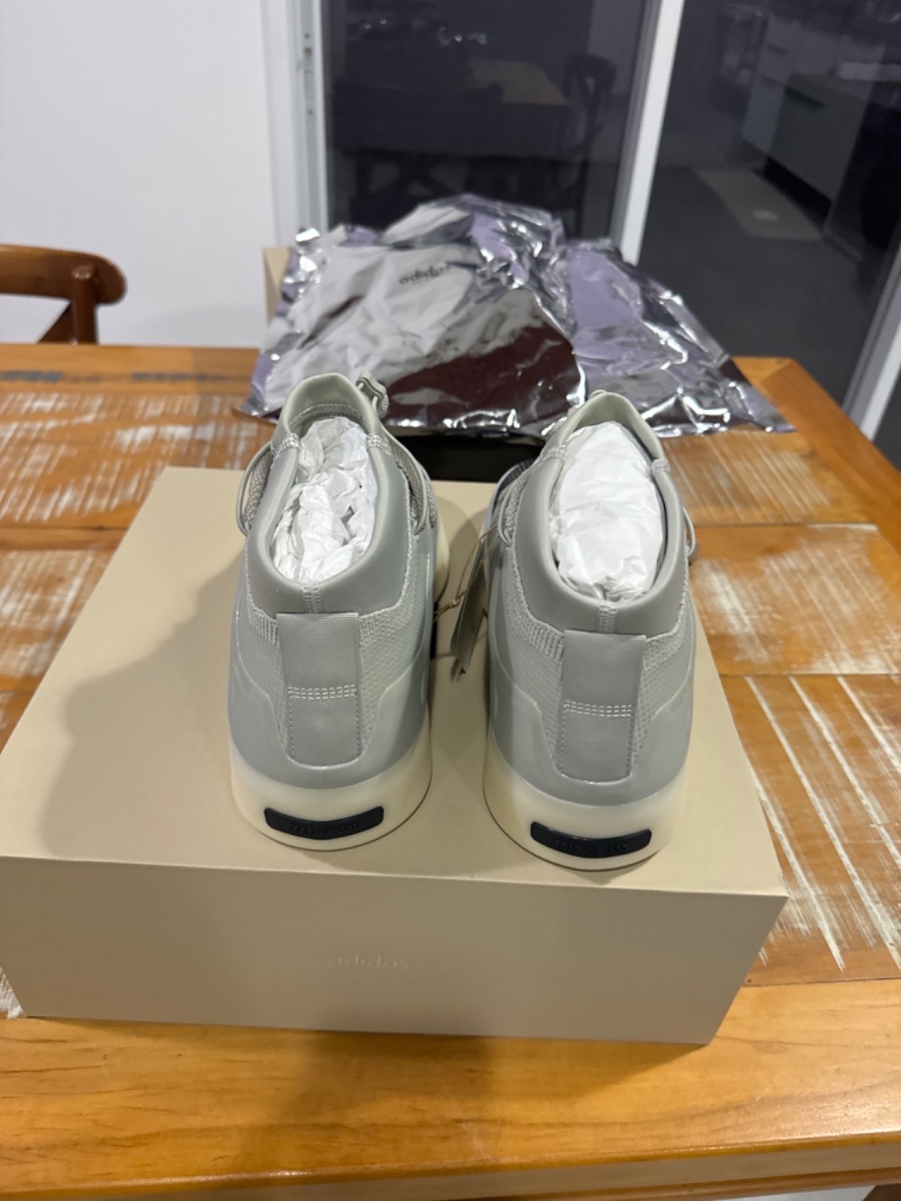 adidas Fear Of God Athletics I Basketbal Sesame Carbon