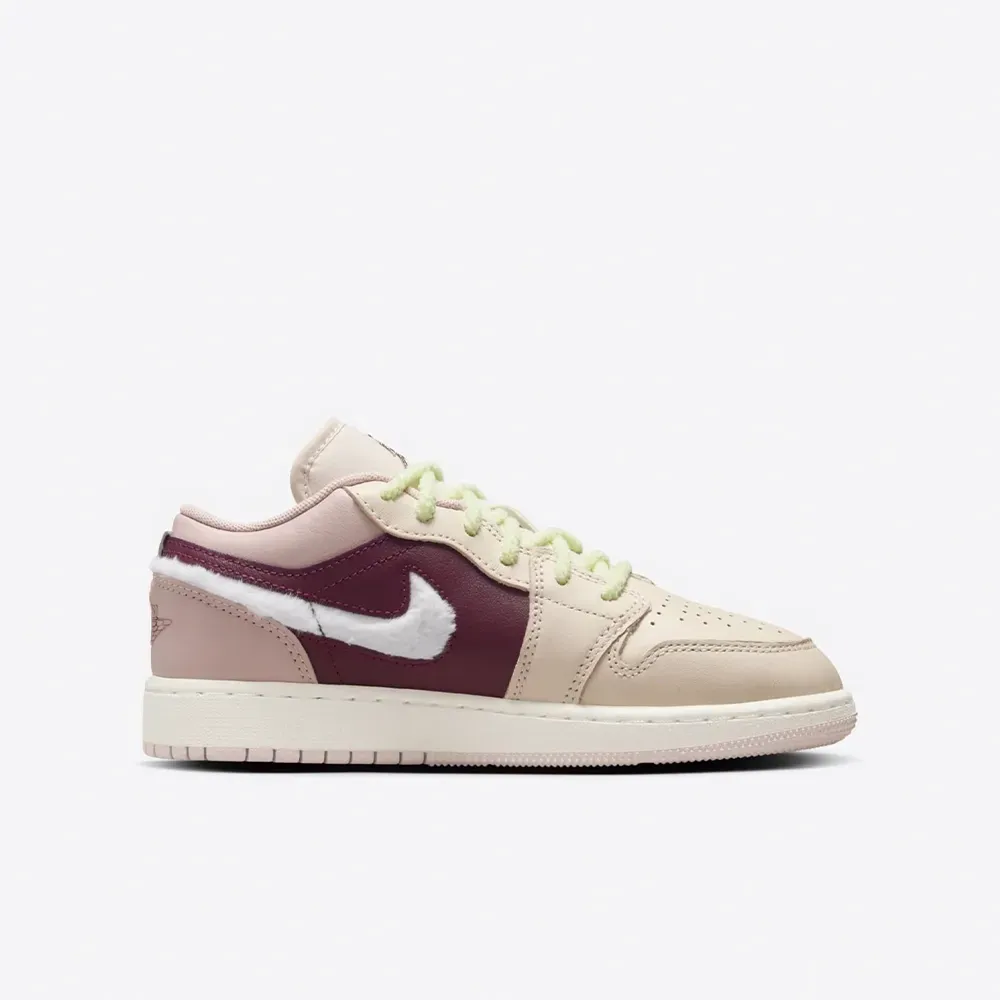 Jordan 1 Low SE Fur Swoosh Pink Oxford foto 3