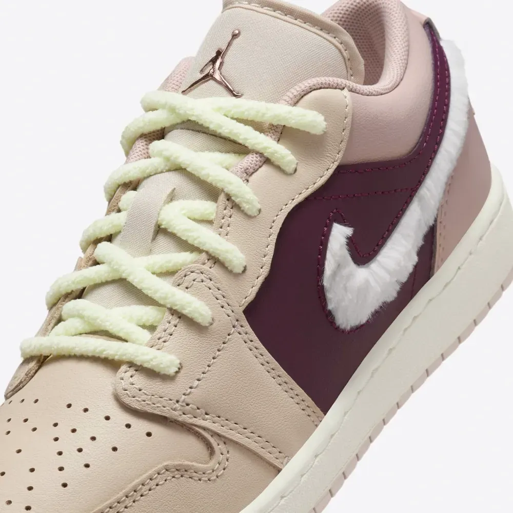 Jordan 1 Low SE Fur Swoosh Pink Oxford foto 6