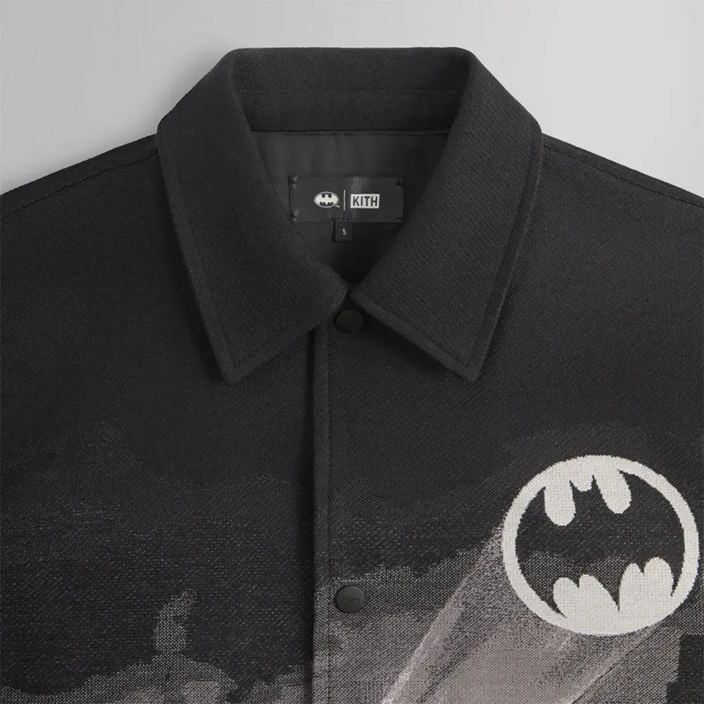 Batman x Kith Jaqueta Signal Tapestry Coaches Black foto 2