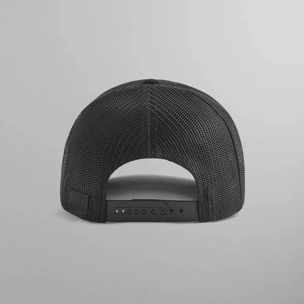 Batman x Kith Boné 08 Nolan Trucker Hat Black foto 1