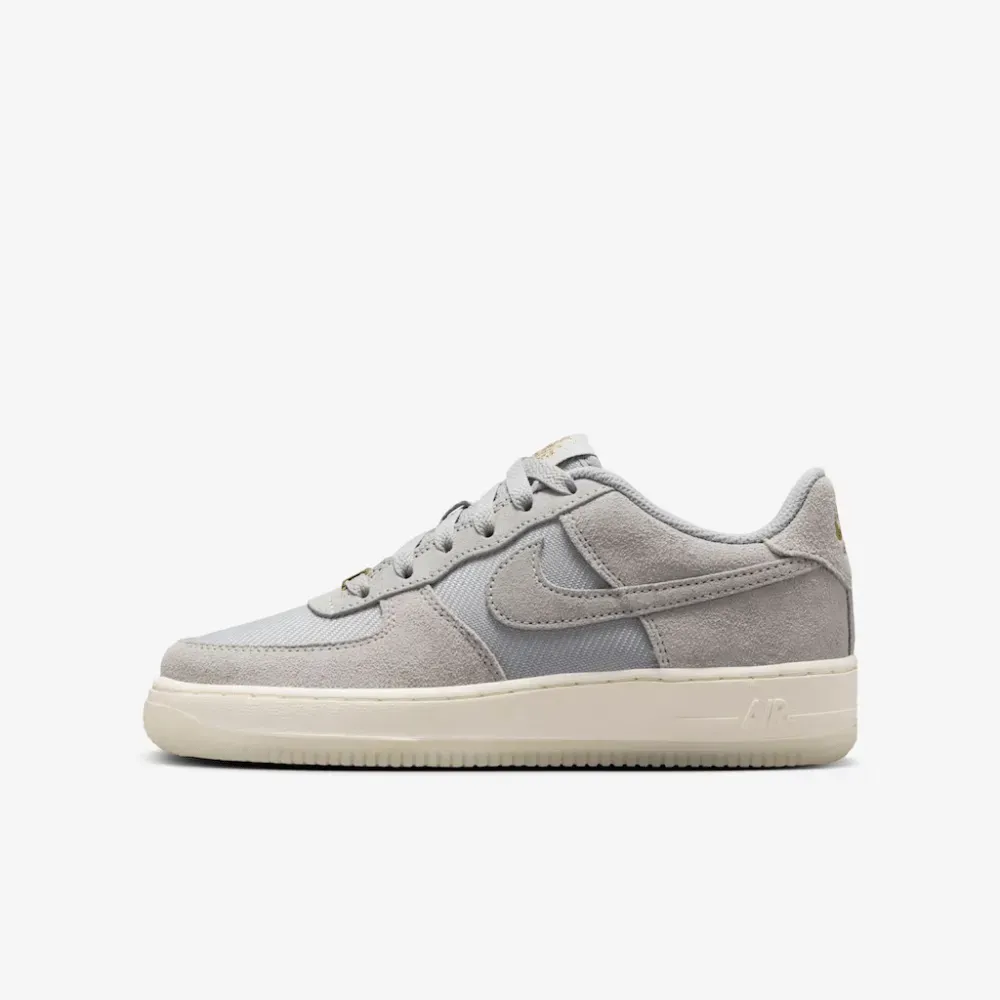 Nike Air Force 1 Low GS Light Smoke Grey Metallic Gold foto 1
