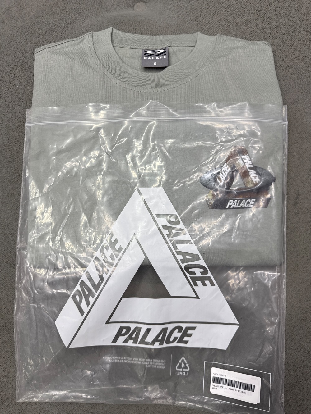 Oakley x Palace Camiseta Grey — P, Novo
