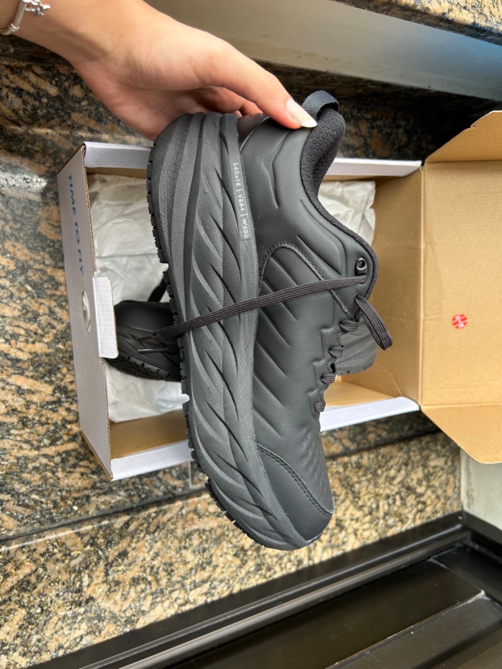 Tênis Hoka Bondi SR black