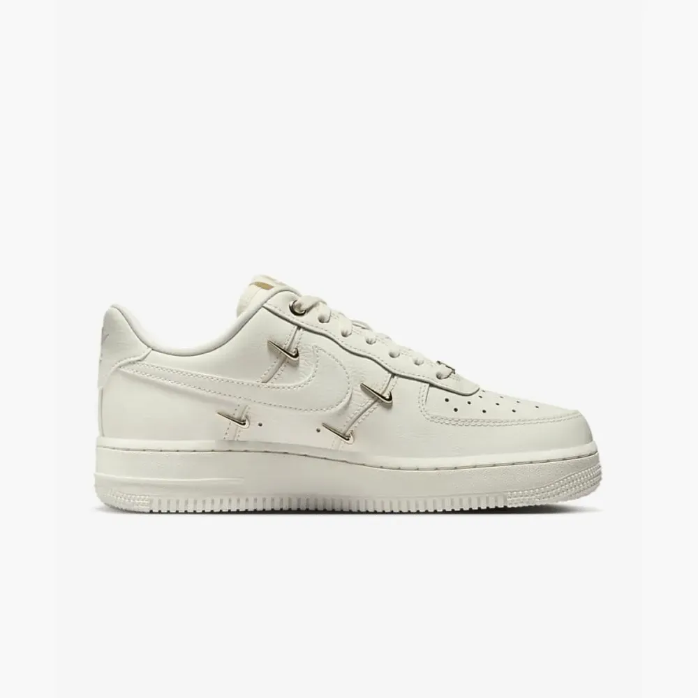 Nike Air Force 1 Low LX CN Sail Gold Mini Swooshes foto 3