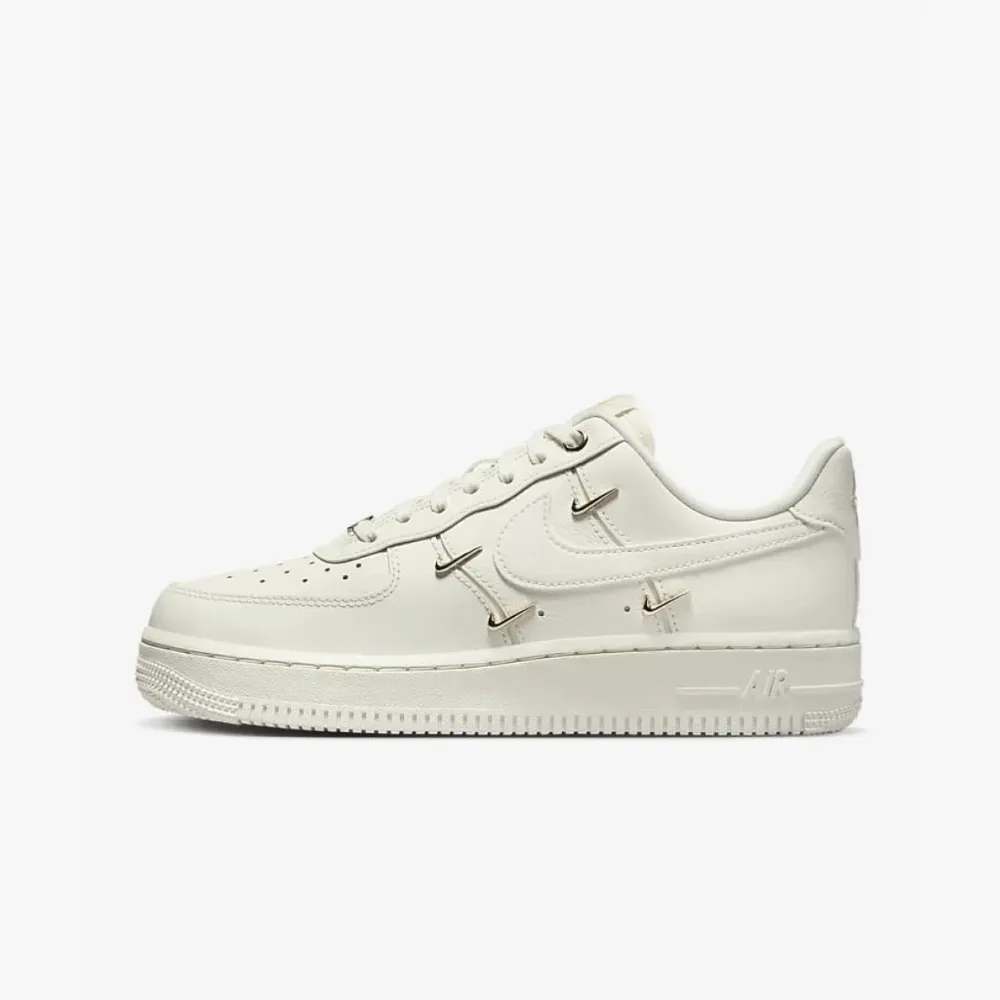 Nike Air Force 1 Low LX CN Sail Gold Mini Swooshes foto 1