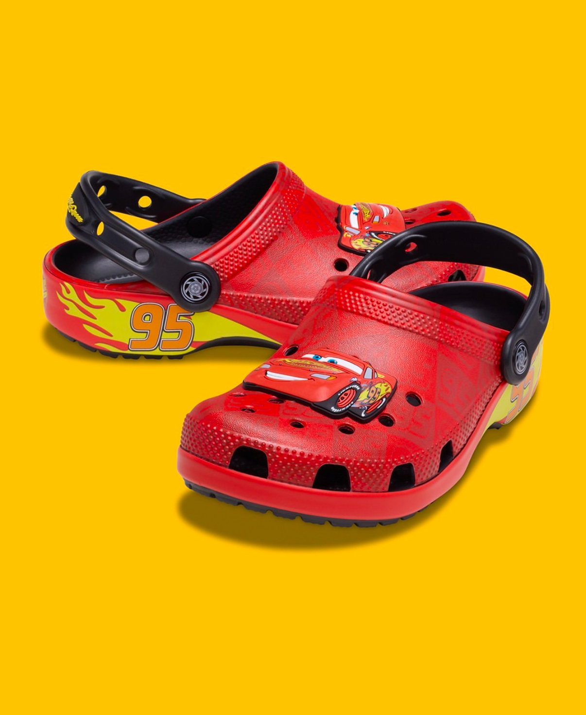 Relâmpago McQueen e Crocs: Uma nova corrida cheia de estilo