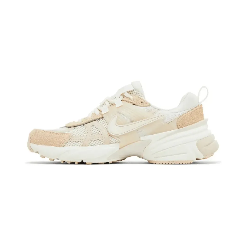 Nike V2K Run Sail Sanddrift foto 3