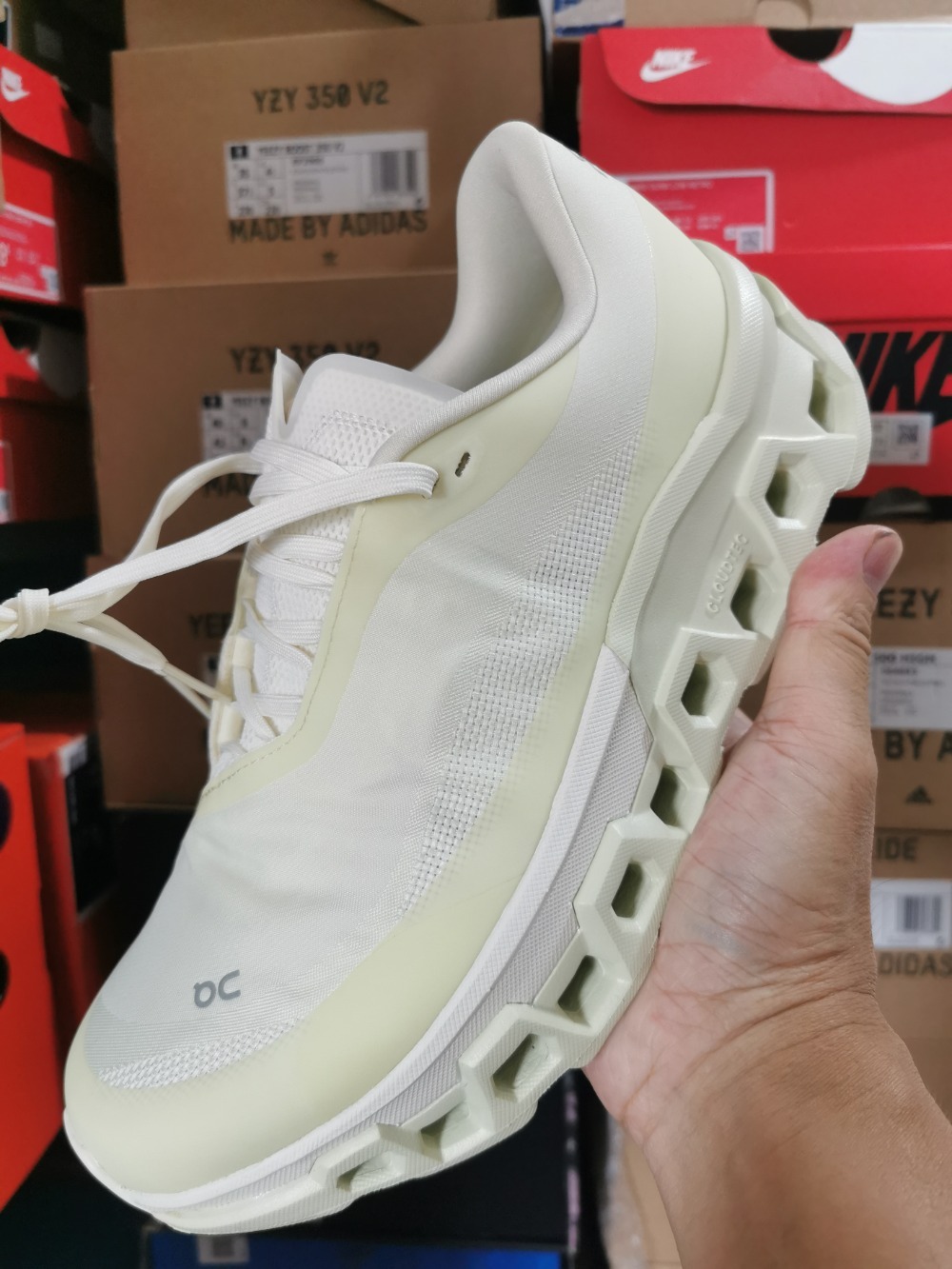 Post Archive Faction x On Running Cloudmonster 2 Moondust Chalk — 40, Novo