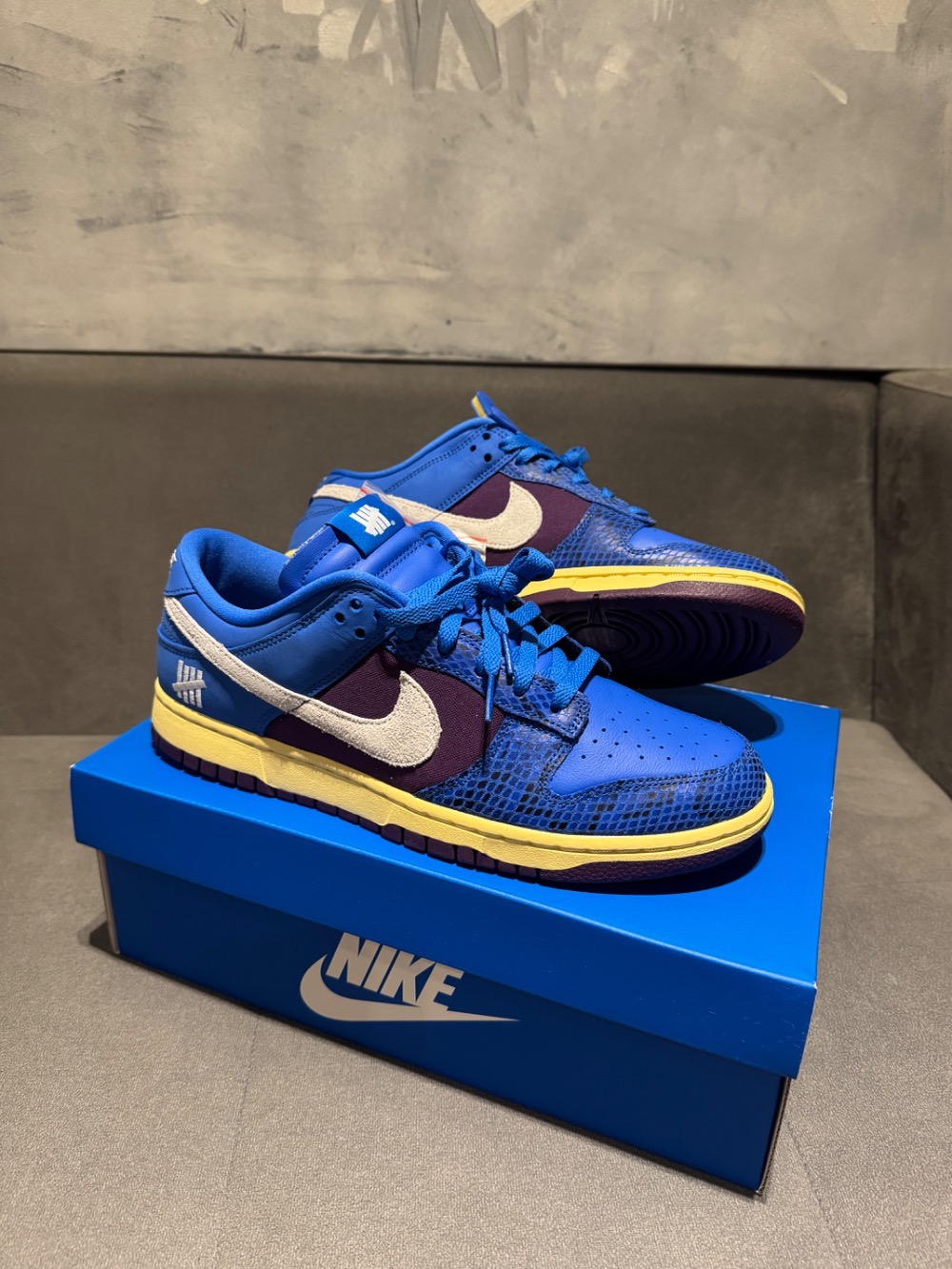 Undefeated x Nike Dunk Low SP 5 On It — 42.5, Novo