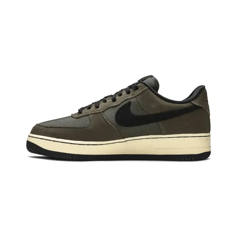 Imagem Undefeated x Nike Air Force 1 Low SP Ballistic Dunk vs. AF1