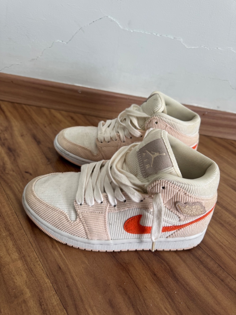 Air Jordan 1 Mid SE Corduroy — 36, Usado