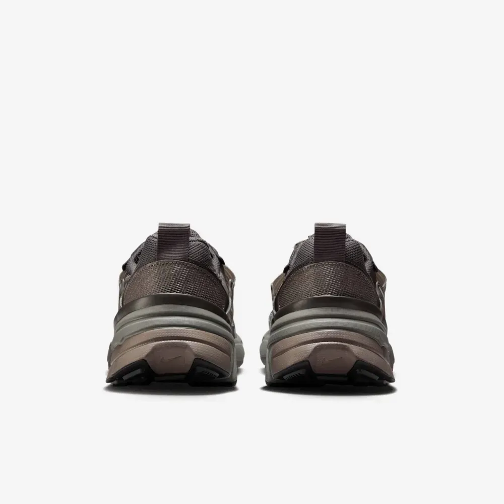 Nike V2K Run Cave Stone Metallic Silver foto 4
