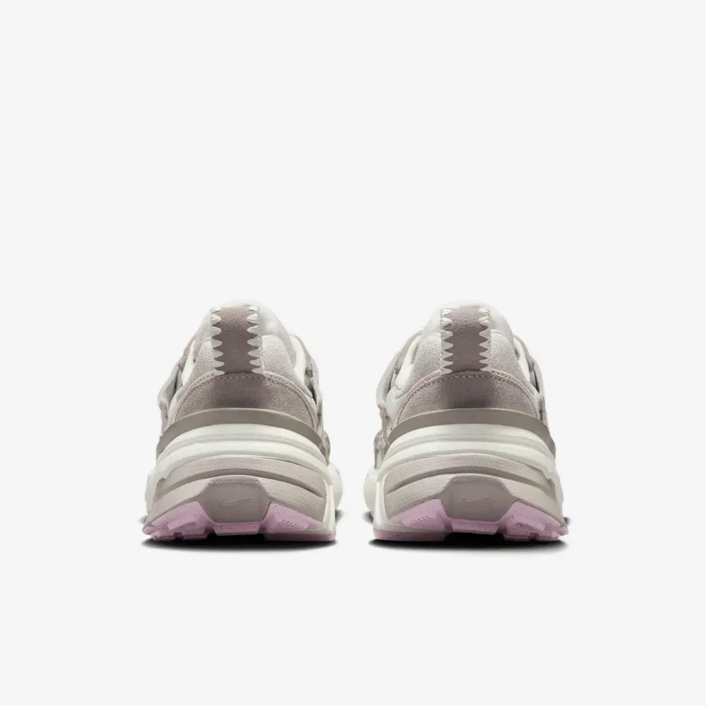 Nike V2K Run Valentine's Day foto 4