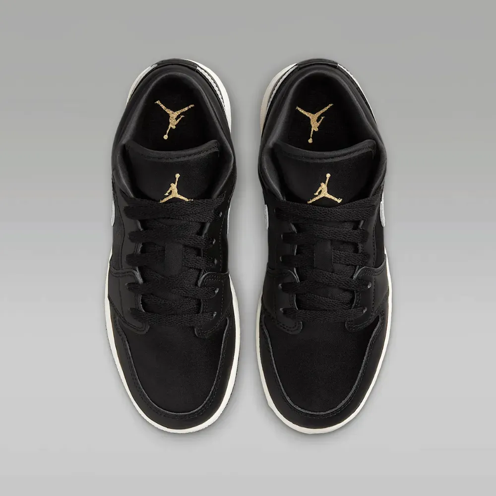 Imagem Air Jordan 1 Low SE GS Black Sail Metallic Gold Silver