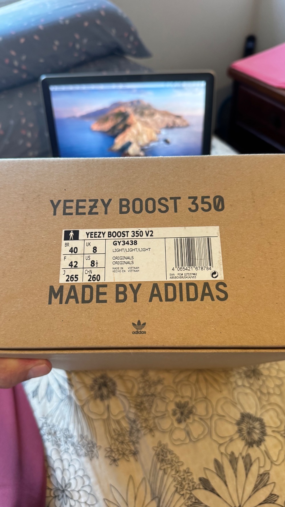 Yeezy Boost 350 v2 Light — 40, Novo
