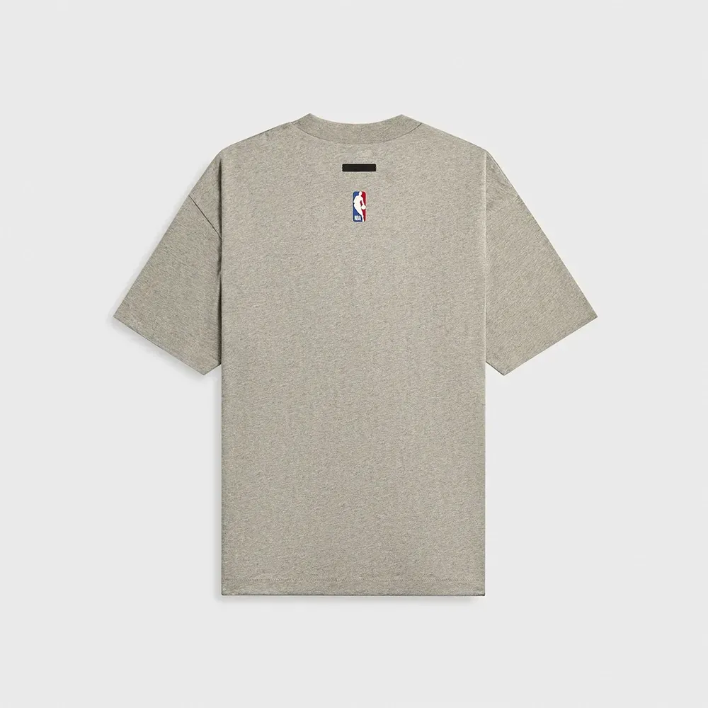 Camiseta Fear of God Essentials Bulls NBA Warm Heather - Droper