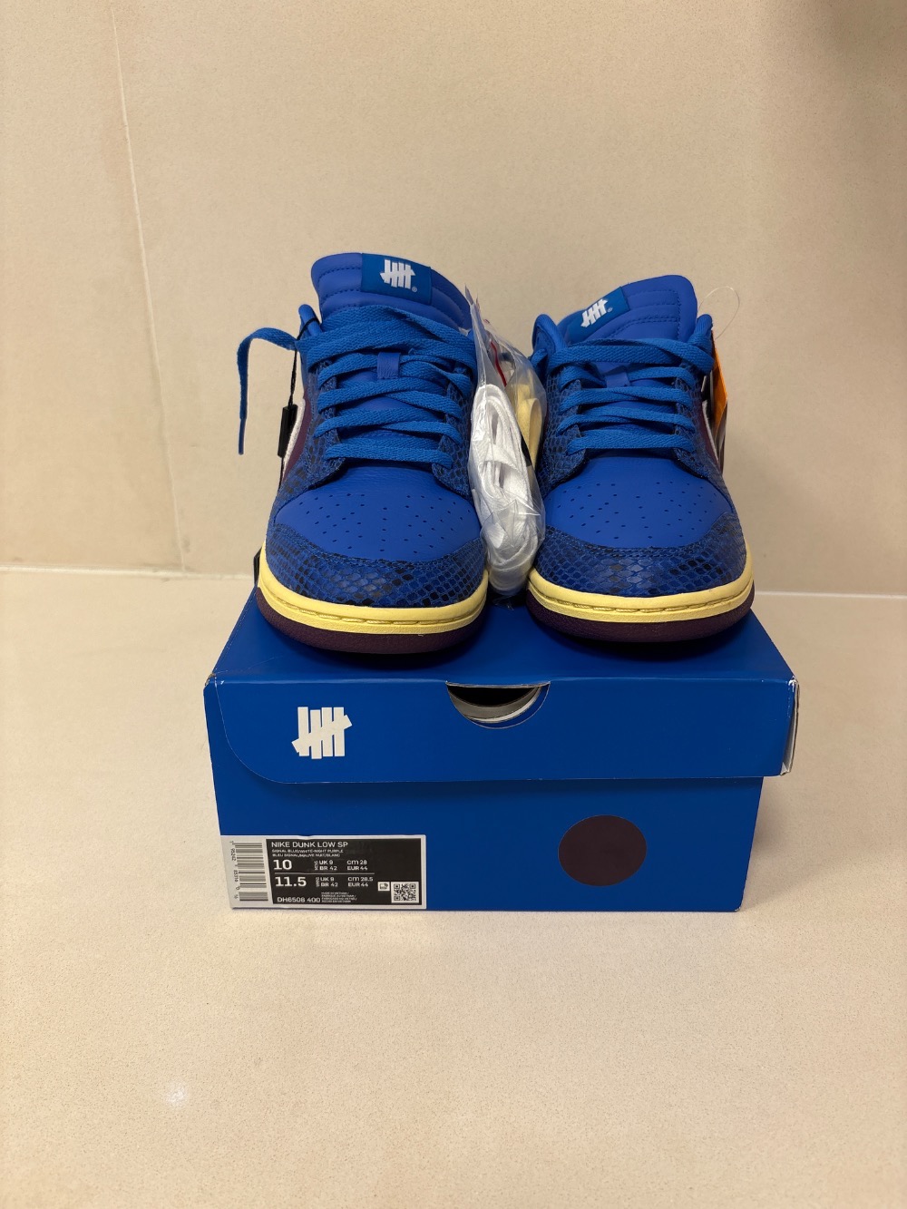 Undefeated x Nike Dunk Low SP 5 On It — 42, Novo