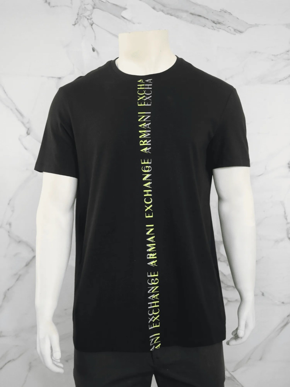 Camiseta Armani Exchange Logo Preta com Verde Limão