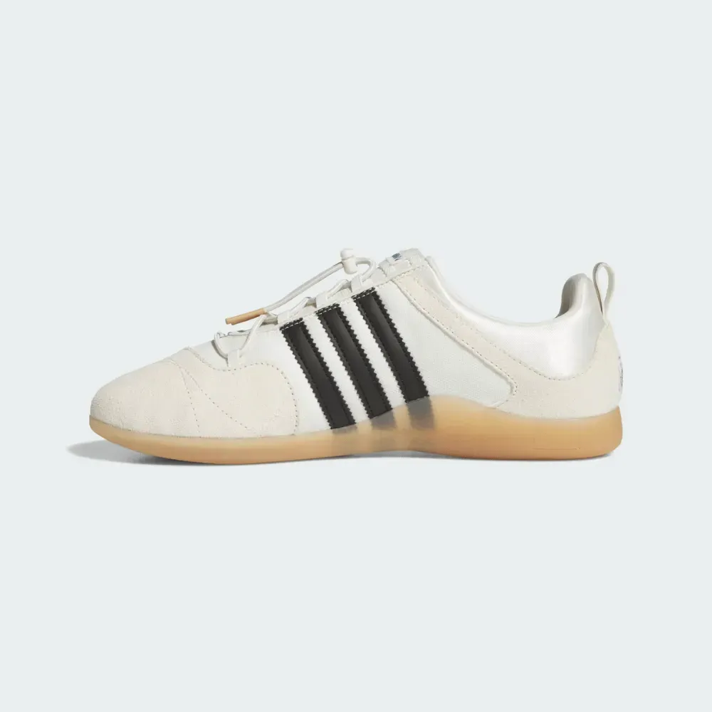 Imagem Bad Bunny x adidas Ballerina Off White Core Black Gum