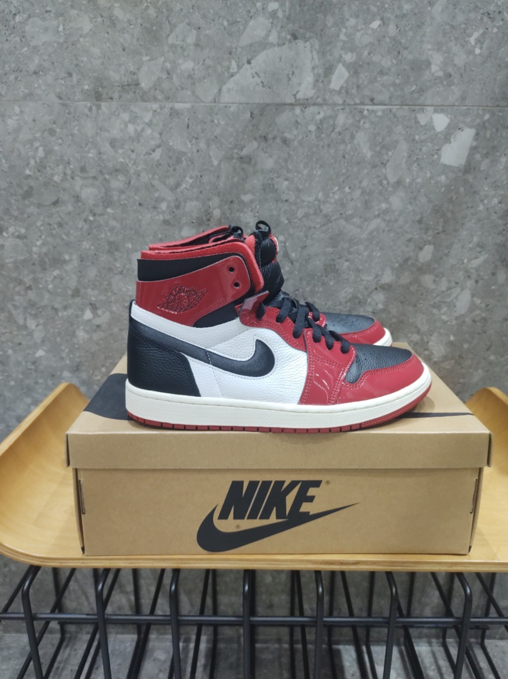 Air Jordan 1 High Zoom Comfort Chicago Bulls — 38, Novo