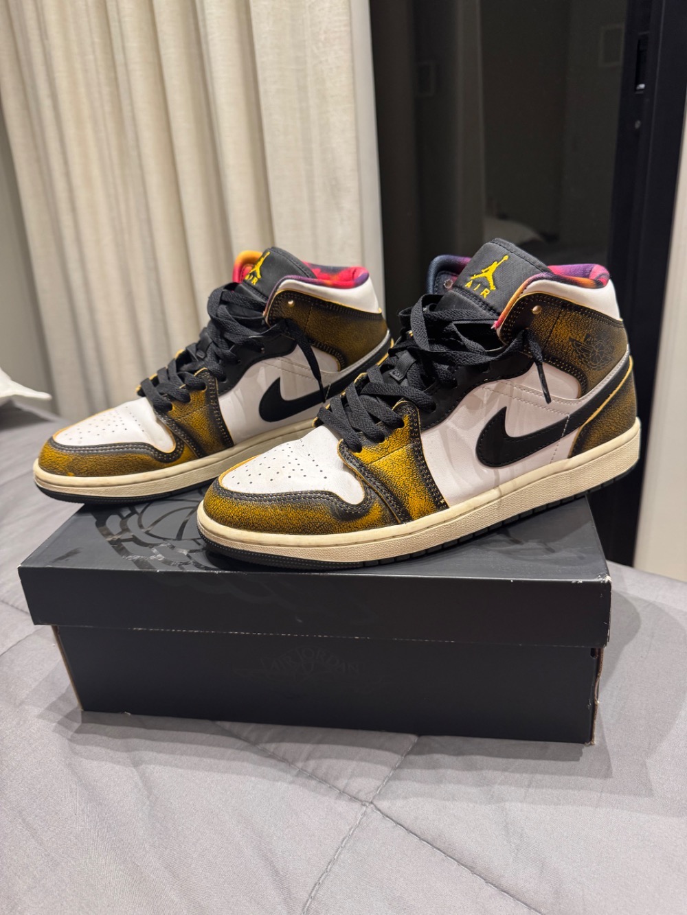 Air Jordan 1 Mid SE Wear Away Taxi — 41, Usado