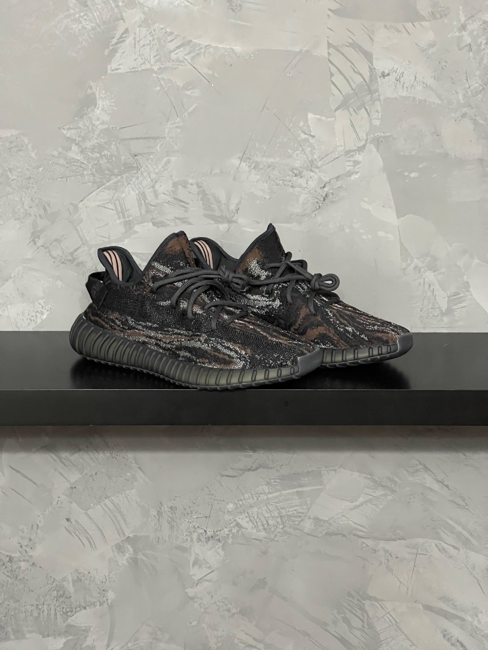 Yeezy Boost 350 V2 MX Rock — 41, Novo