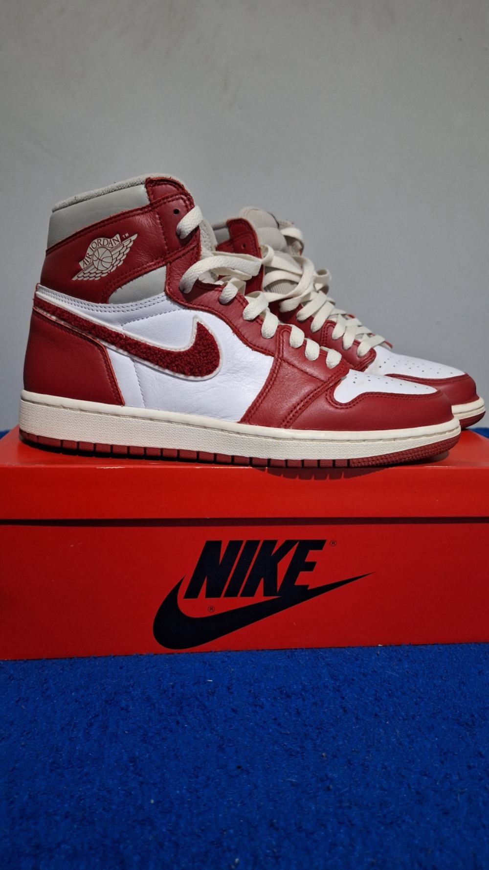 Air Jordan 1 High Varsity Red — 39, Usado