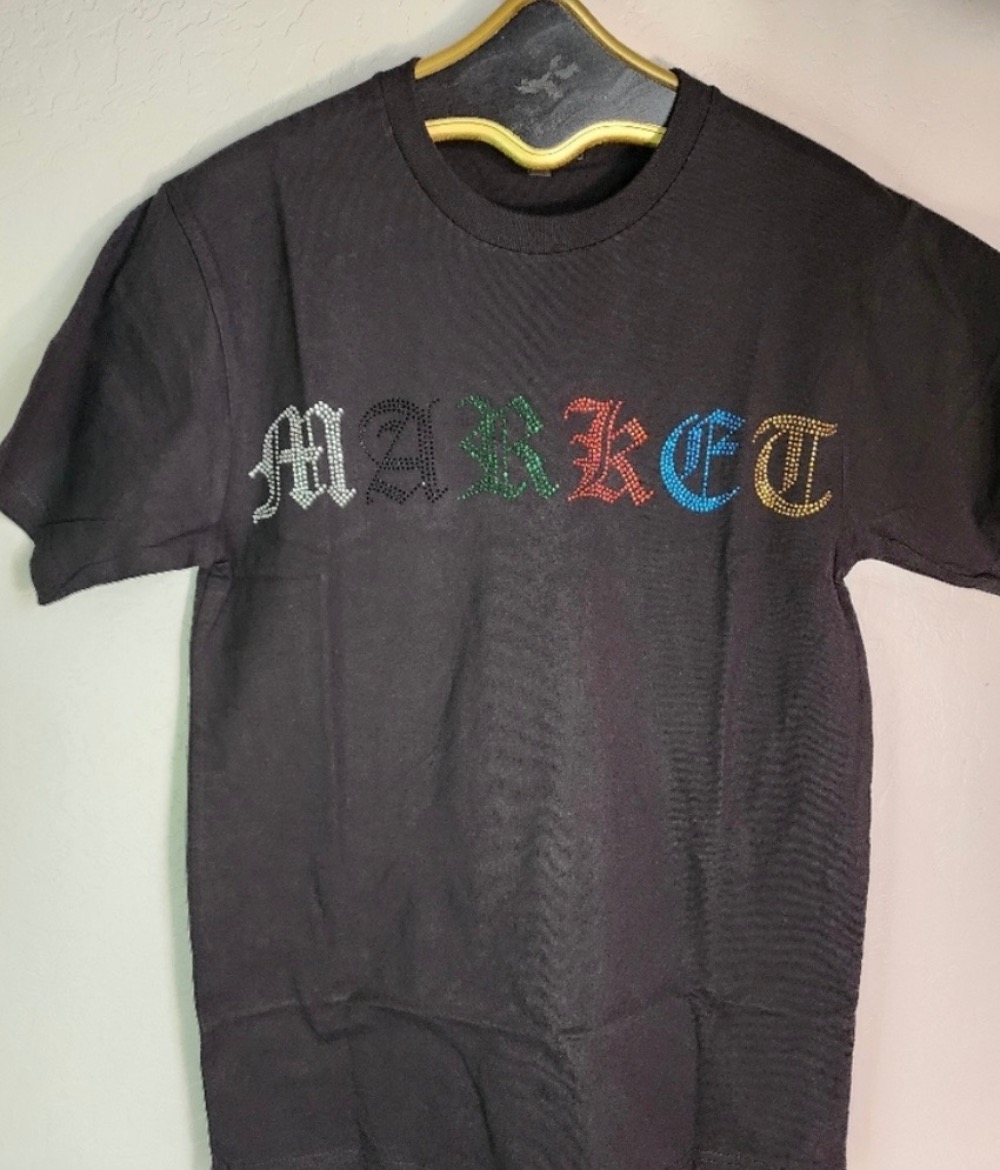 Camiseta market rhinestone rainbow