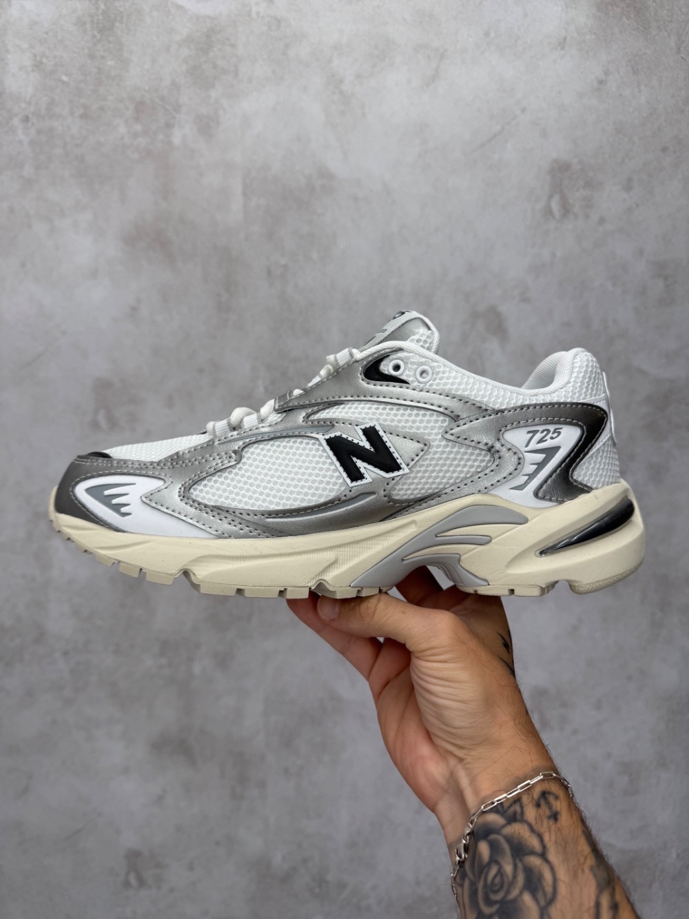 New Balance 725 White Black