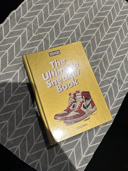 Livro Taschen Sneaker Freaker The Ultimate Sneaker Gold