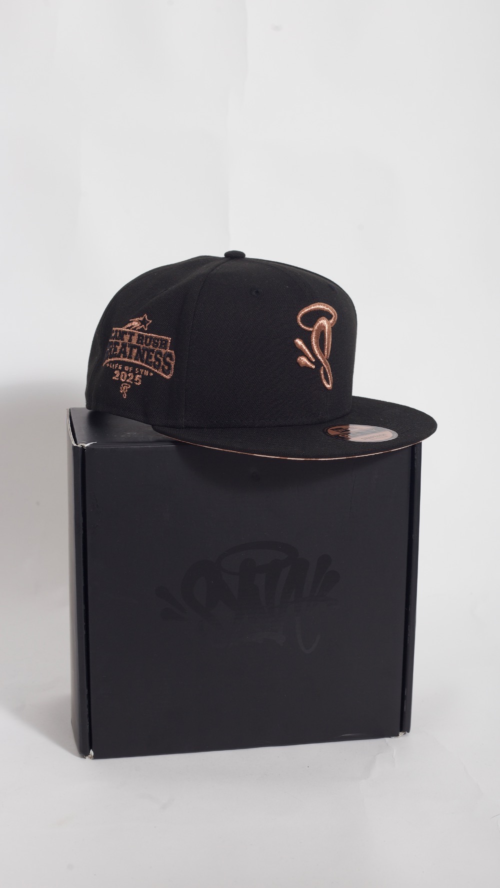New Era x Syna World Boné Black Rose