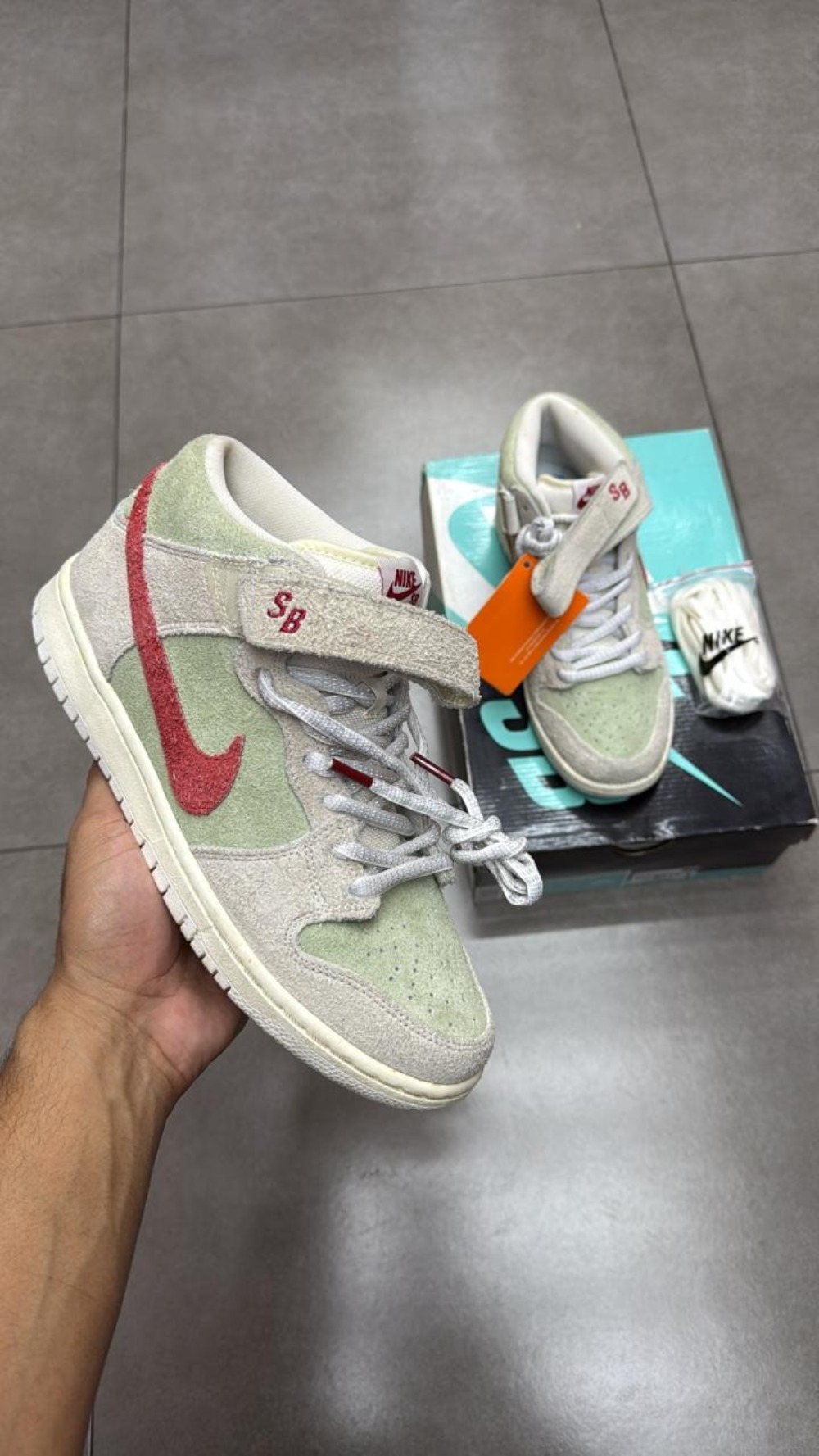 Nike SB Dunk Mid White Widow